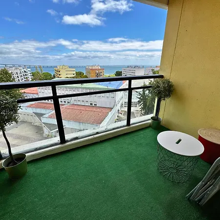 Tejo Balcony Expo * ליסבון